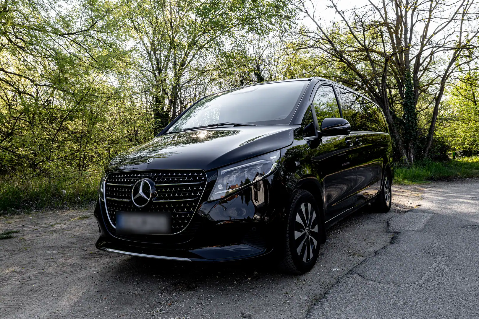 Mercedes-Benz V-Class — full body composition