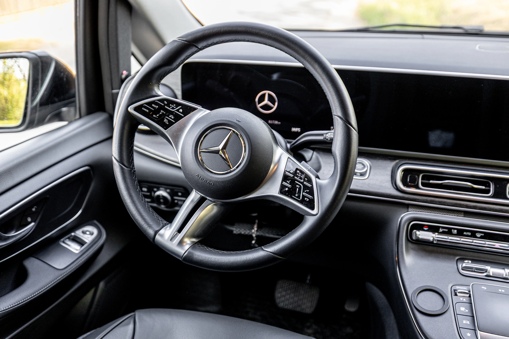 Mercedes-Benz V-Class — interior detail finish