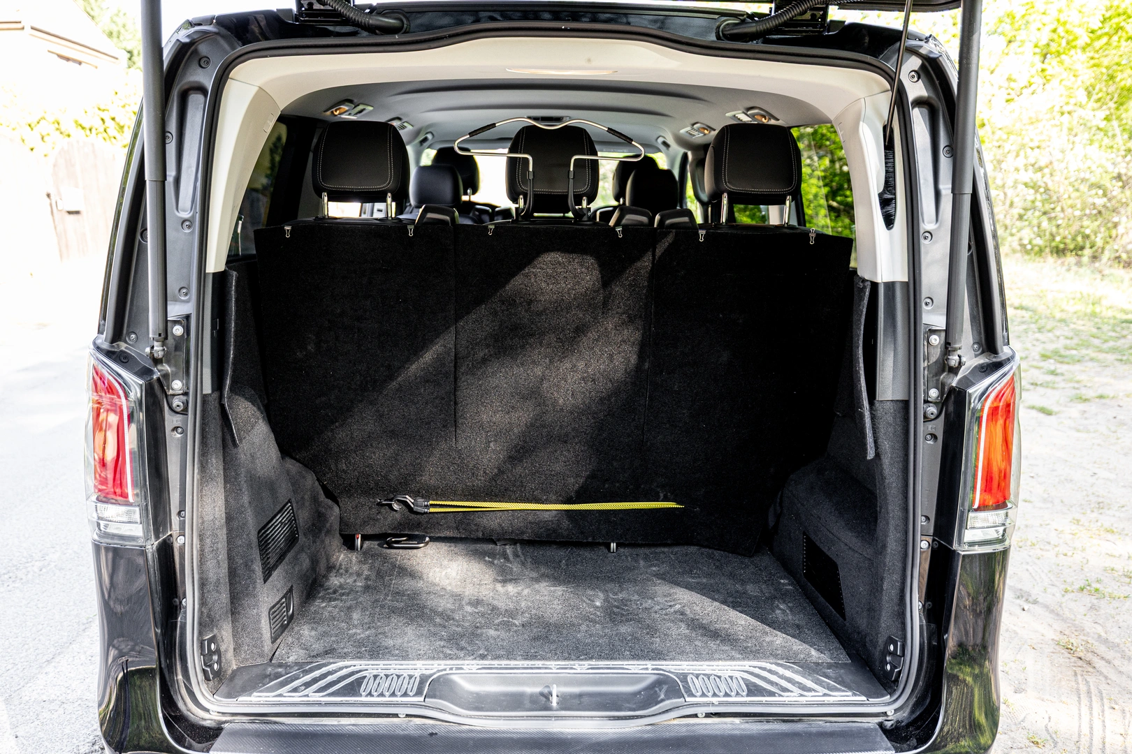 Mercedes-Benz V-Class — interior ambient view