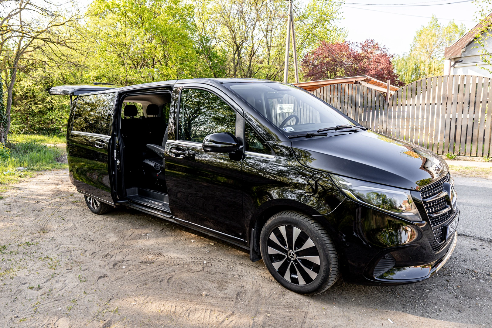 Mercedes-Benz V-Class — privacy curtain detail