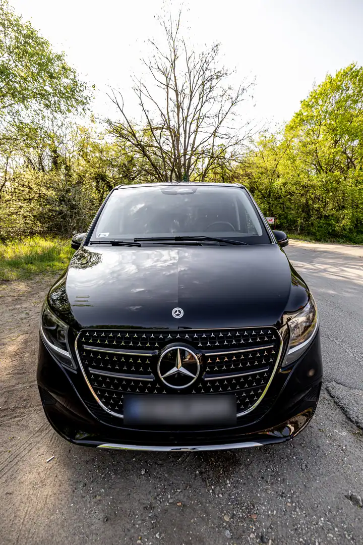 Mercedes-Benz V-Class — VanBudapest.com