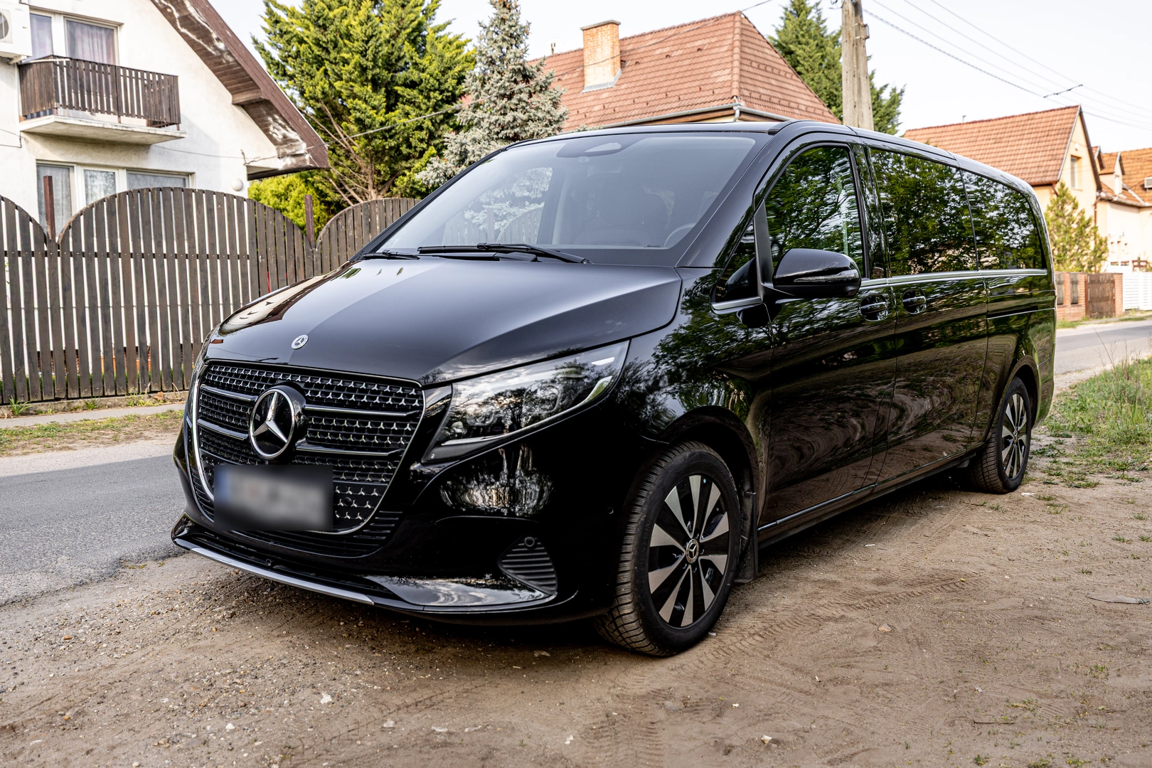 Mercedes V-Class — versatile group transport for festival groups