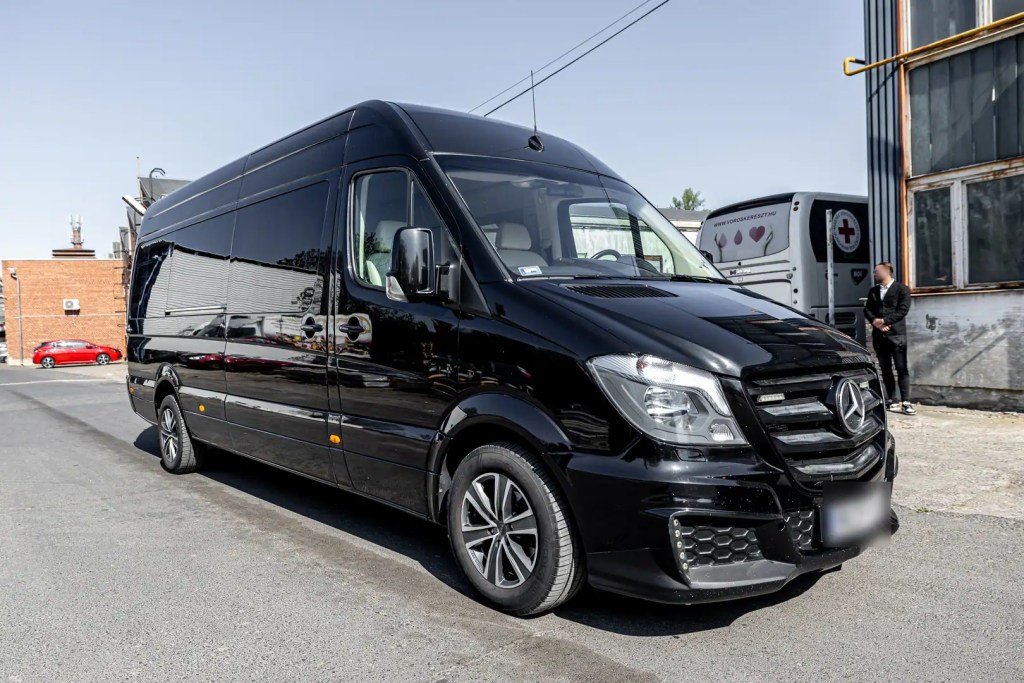Gruppentransfer Budapest: Minibus oder Reisebus wählen