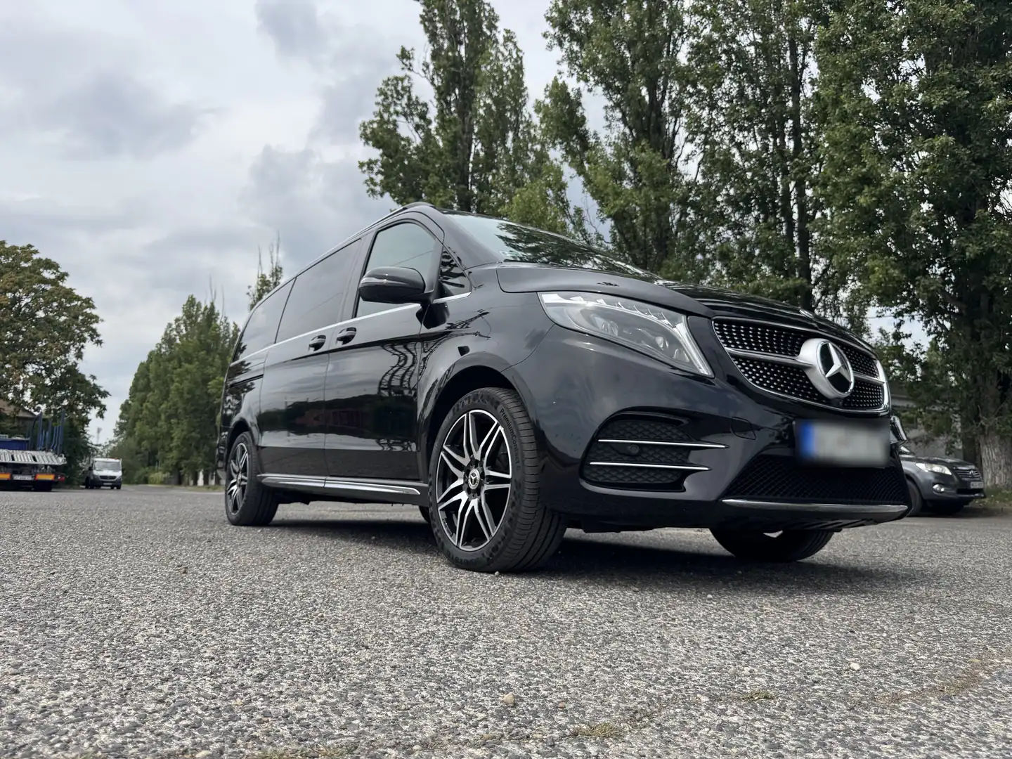VanBudapest Mercedes-Benz V-Class on the road
