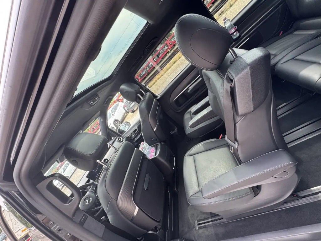 Mercedes-Benz V-Klasse Kabine mit Ledersitzen für Passagiere