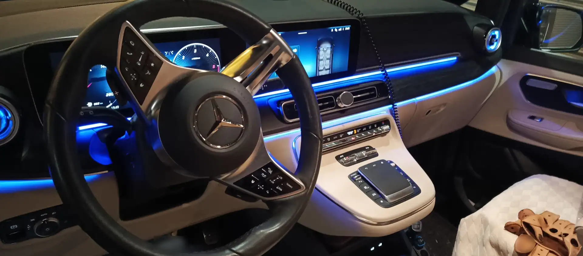 V-Class driver cockpit with ambient lighting