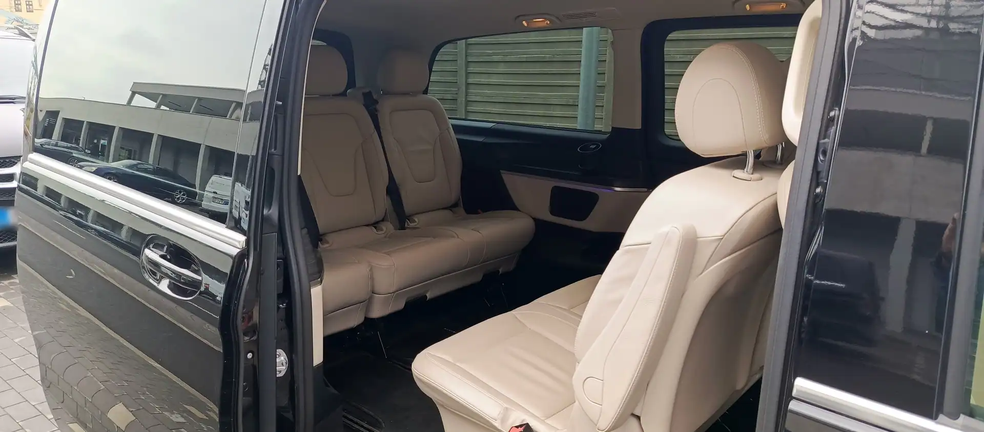 Mercedes-Benz V-Class — VanBudapest.com