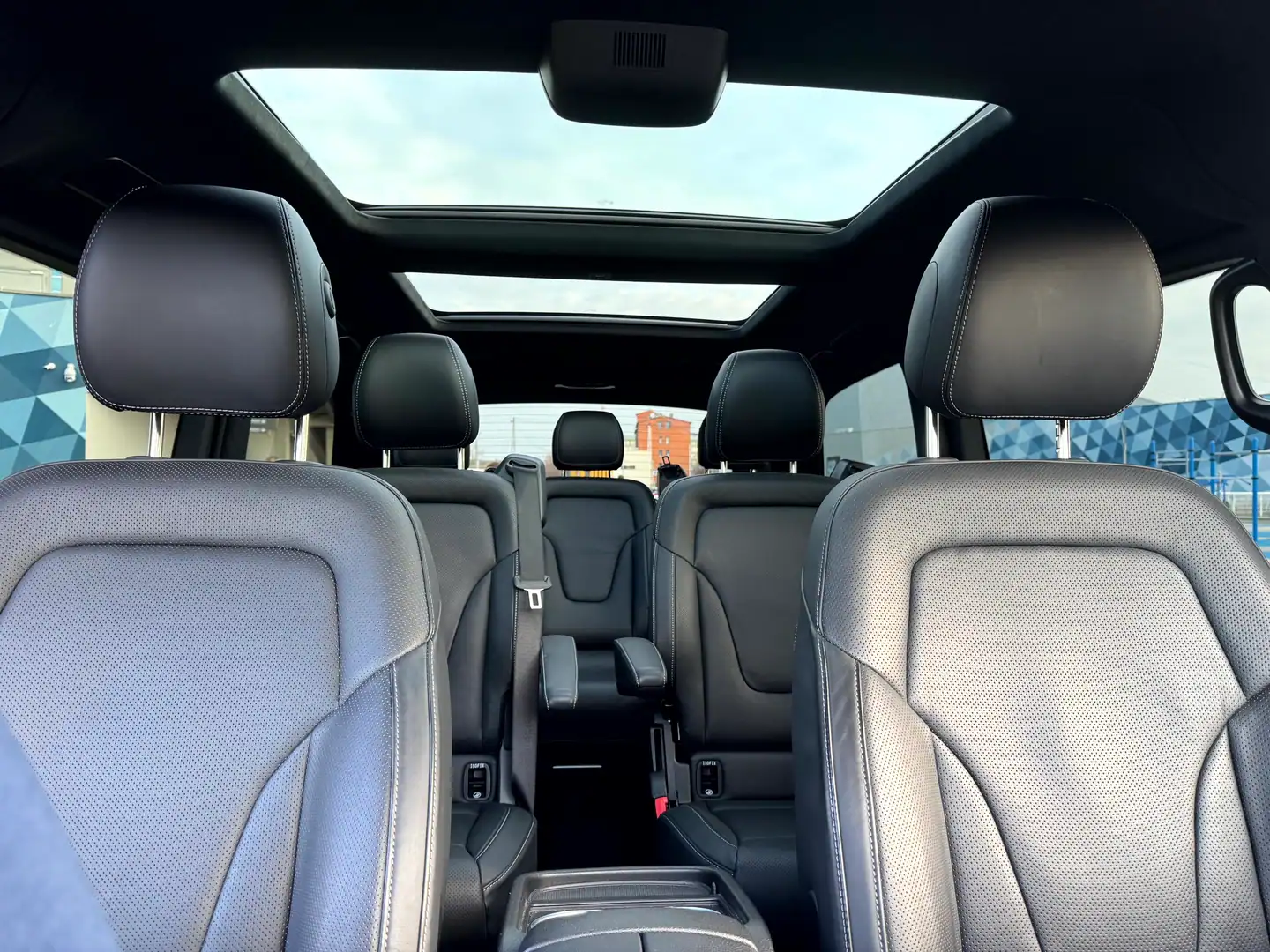 Mercedes-Benz V-Class — VanBudapest.com
