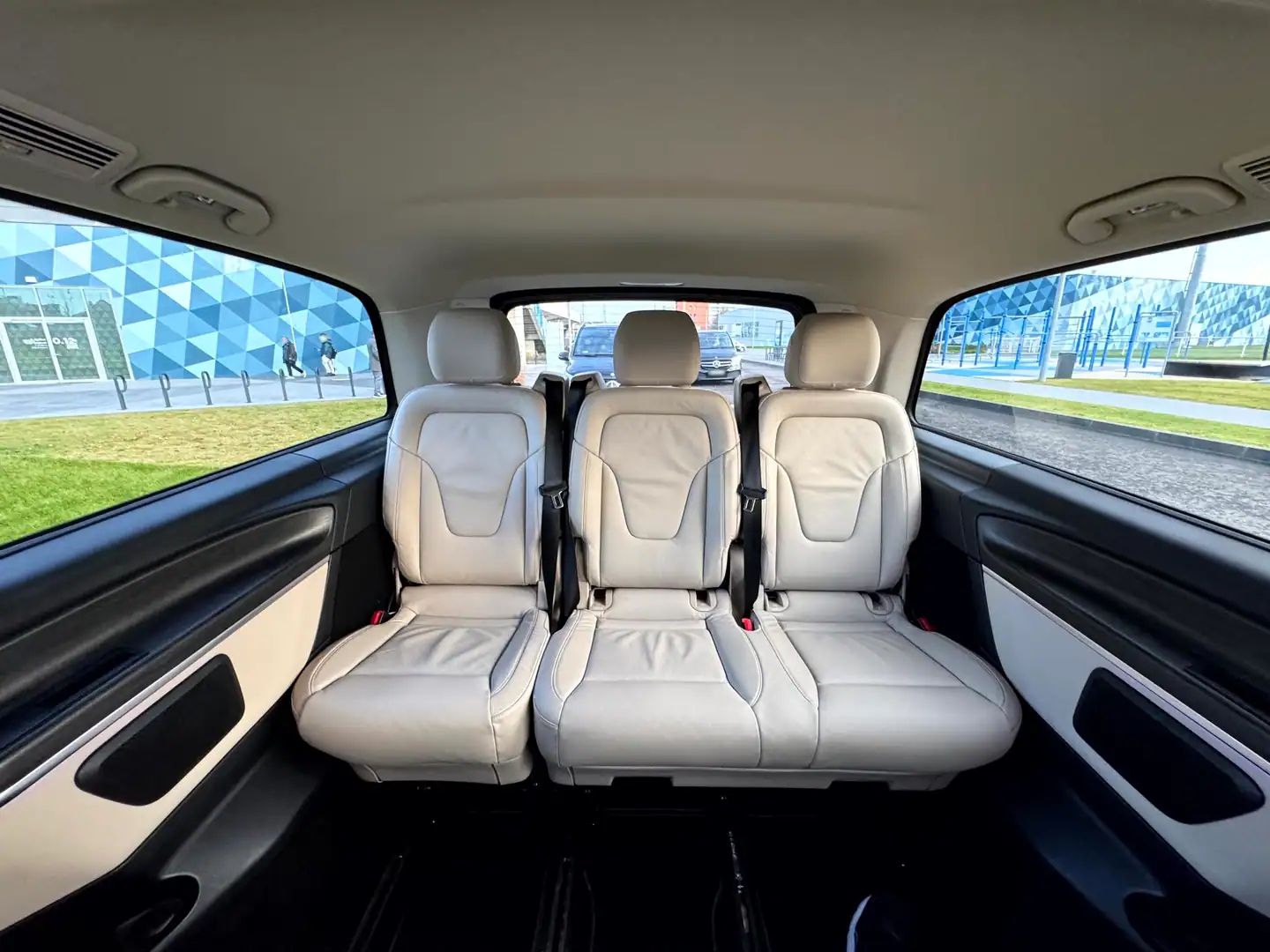 Mercedes-Benz V-Class — VanBudapest.com