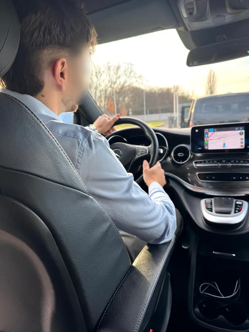 Mercedes-Benz V-Class — VanBudapest.com