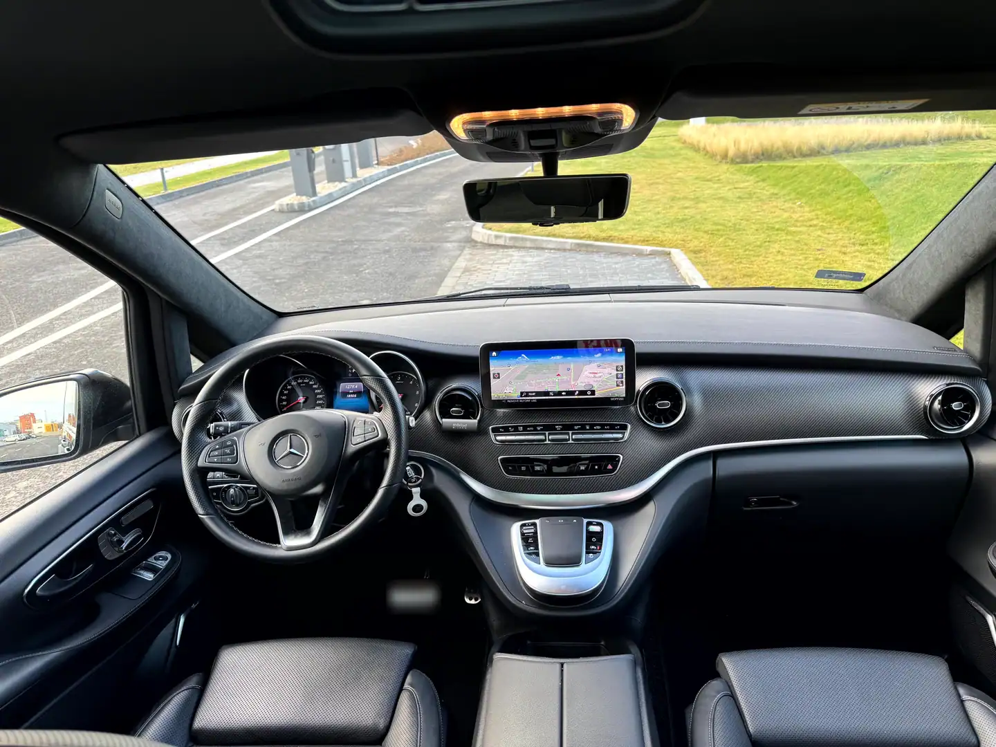 Mercedes-Benz V-Class — VanBudapest.com