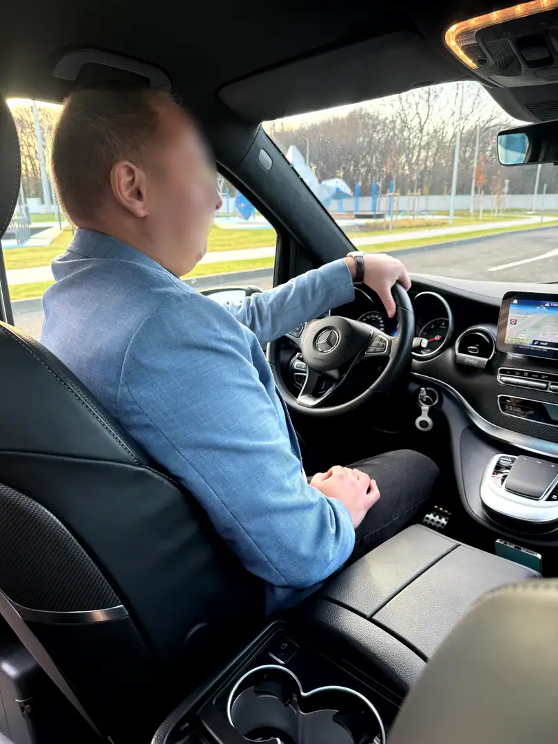 Mercedes-Benz V-Class — VanBudapest.com