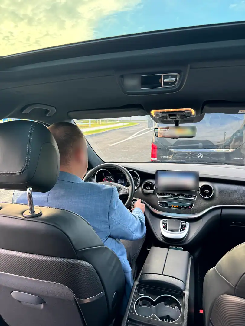 Mercedes-Benz V-Class — VanBudapest.com