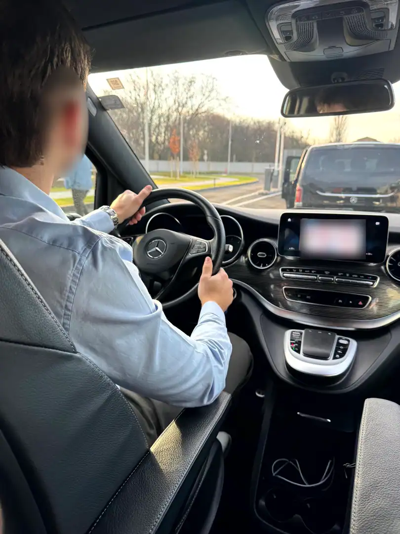 Mercedes-Benz V-Class — VanBudapest.com