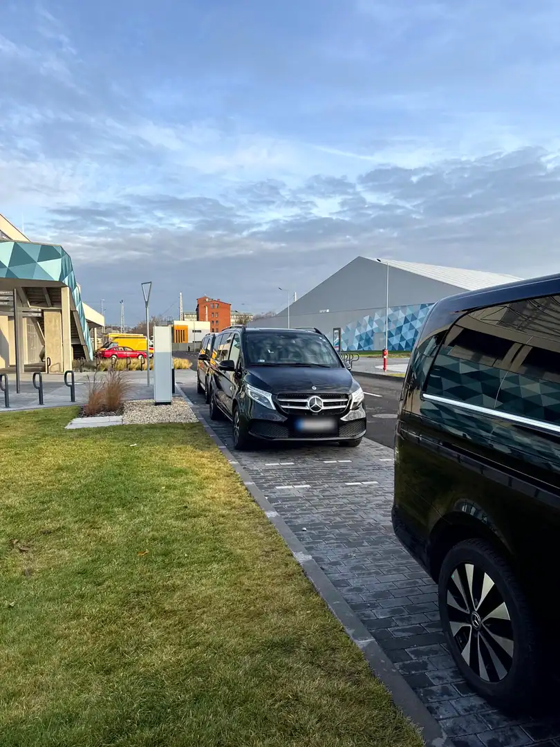 Mercedes-Benz V-Class with room for passengers and luggage