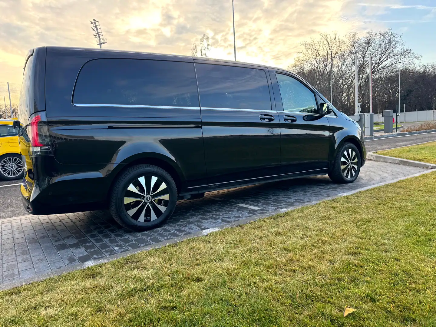 Mercedes-Benz V-Class — VanBudapest.com