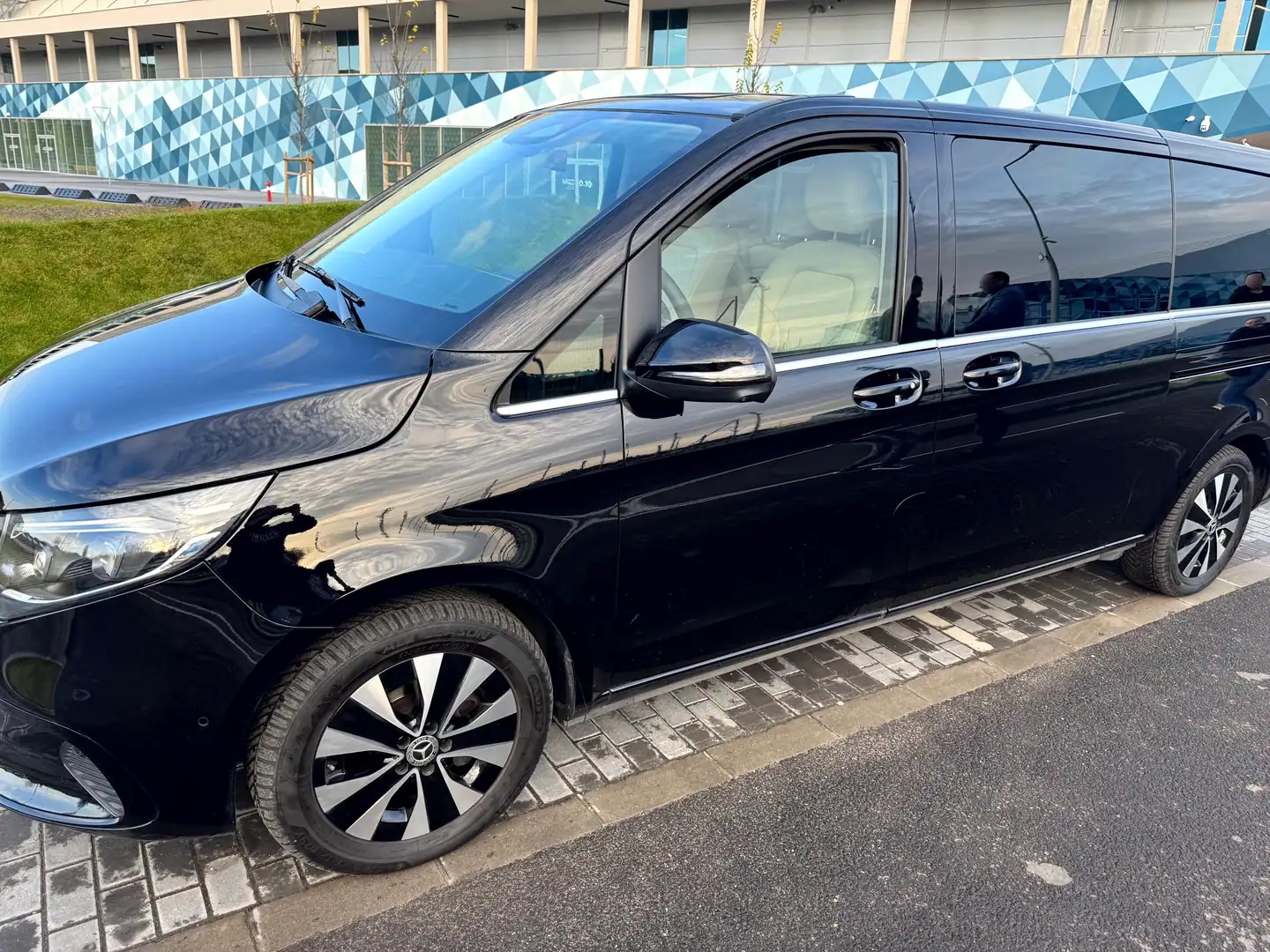 Mercedes-Benz V-Class — VanBudapest.com