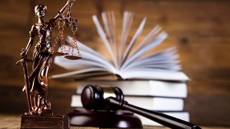 Law books, gavel, and scales symbolizing securities arbitration process.