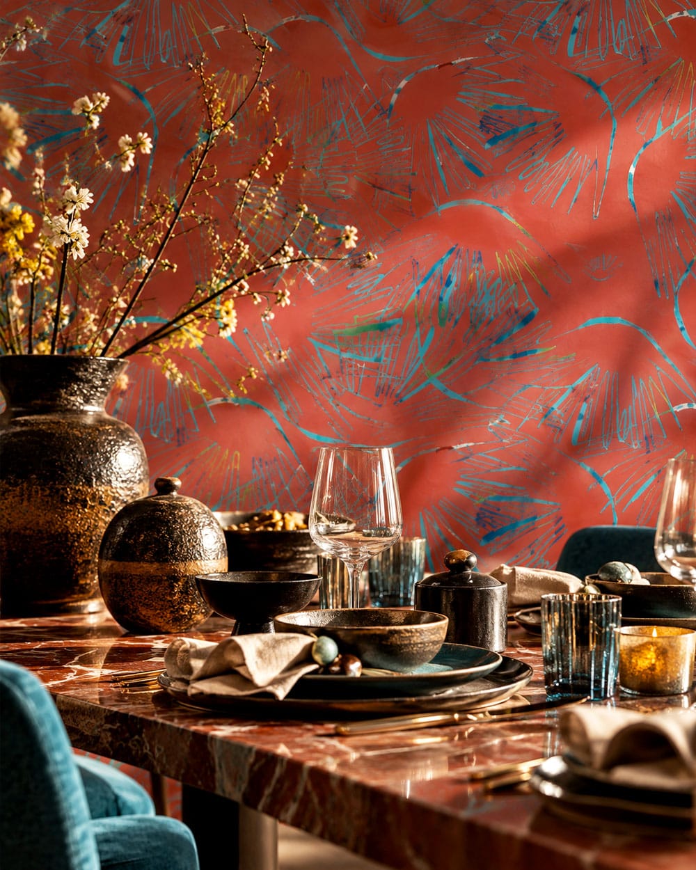 Red and turquoise Art Deco wallpaper