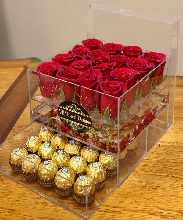 Acrylic-Flower-Box-With-Chocolates