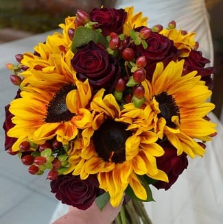 SUNFLOWERS_AND_RED_ROSES las vegas flowers
