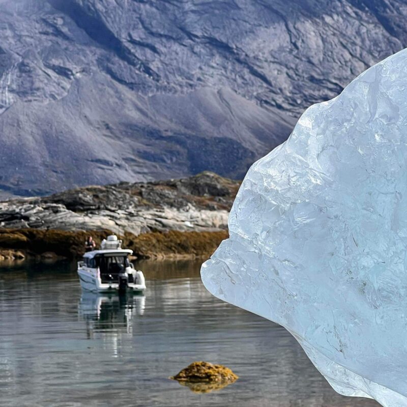 Asiaq-boat-on-tour
