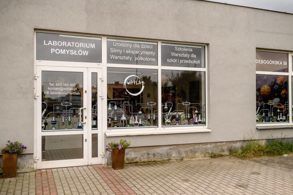 Laboratorium pomysłów i warsztaty kreatywne dla dzieci i przedszkoli, nauka eksperymentów, szkoleń, urodzin, warsztatów plastycznych w Wittlab, Warszawa, ul. Dębogórska 50.