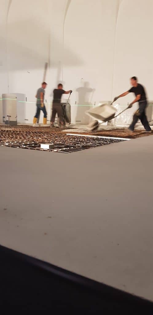 Herstellung eines Sichtbetonbodens aus Weißbeton von Wohnbeton