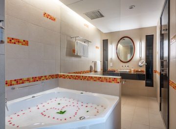 Super Deluxe With Jacuzzi