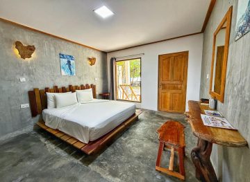 Dive and Sleep Retreat - Deluxe Double Room, Beach View