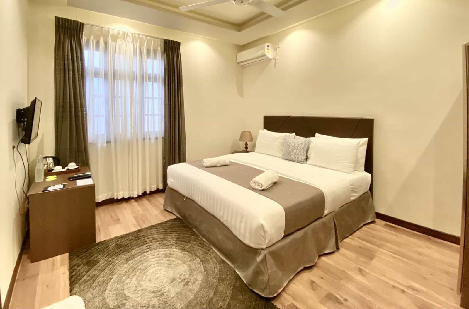Deluxe Double or Twin Bedroom