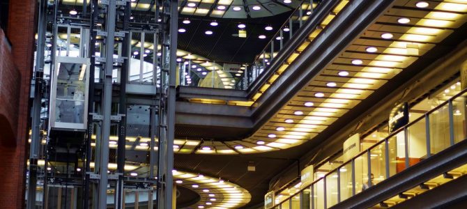 Servidumbres en elementos privativos del edificio por instalación de ascensores Servidumbres en elementos privativos del edificio por instalación de ascensores