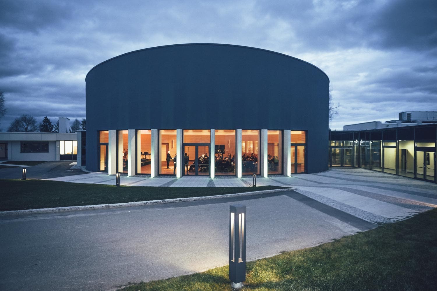 Konzertsaal der Bundesakademie für musikalische Jugendbildung Trossingen bei Nacht