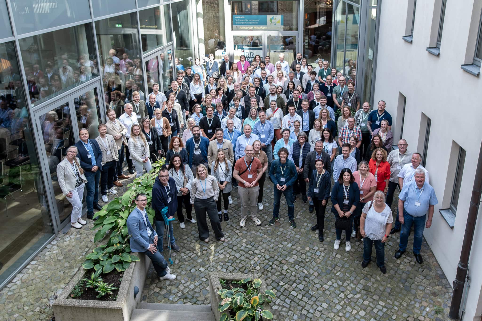 Große Gruppe von Teilnehmern beim ANTRAGO Anwendertreffen 2024.