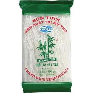 Reisnudeln im asiatischen Lebensmittel Online-Shop, 400g Packung.