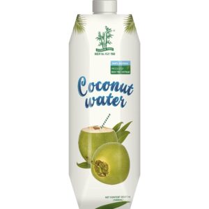 Kokoswasser in Tetra Pak, asiatischer Lebensmittelladen.