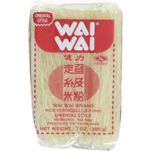 Reisnudeln von WAI WAI, 200g, asiatischer Lebensmittelladen, orientalischer Stil.