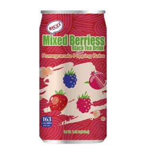 Asiatischer Beeren-Getränk mit Popping Boba, 340 ml, asiatische Lebensmittel.