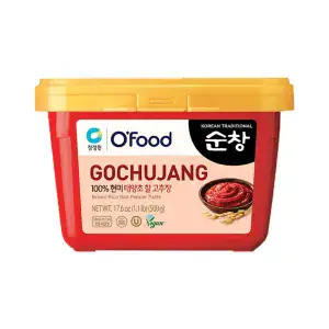 Gochujang Paste in roter Verpackung, asiatischer Lebensmittel Online-Shop.