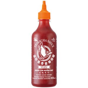 Asiatische Lebensmittel Online-Shop, Sriracha Soße in Flasche.