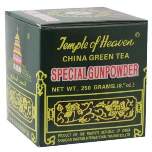 Asiatischer Lebensmittelladen - Grüner Tee in Verpackung mit Gunpowder-Label.