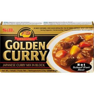 Asiatischer Lebensmittelladen - S&B Golden Curry Packung mit Fleisch und Gemüse.