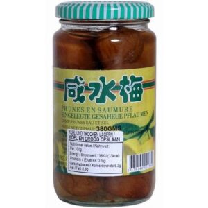 Authentische eingelegte Pflaumen im Glas, asiatische Lebensmittel Online-Shop.