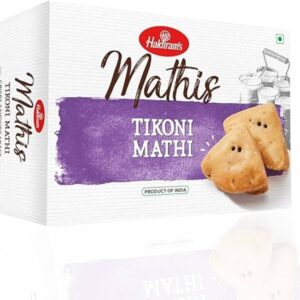 Asiatischer Lebensmittelladen - Tikoni Mathi, indische Snacks, Haldiram's Mathis.