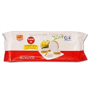 Asiatischer Flan-Kuchen in Verpackung, süßer Snack, asiatische Spezialität.