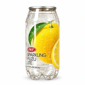 Asiatischer Yuzu-Limonade in Glasflasche, erfrischend und spritzig.
