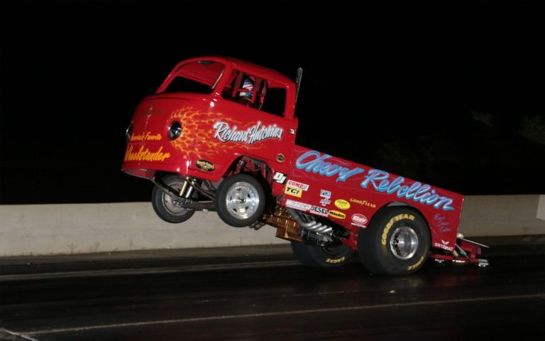 Image of Fun Racing at Great Lakes Dragaway. Image Source: https://le-cdn.hibuwebsites.com/d6e07ebe1efe4507b0cb192d9f323f10/dms3rep/multi/opt/great-lakes-dragaway-hero-signage---sponsors-2880w.jpg