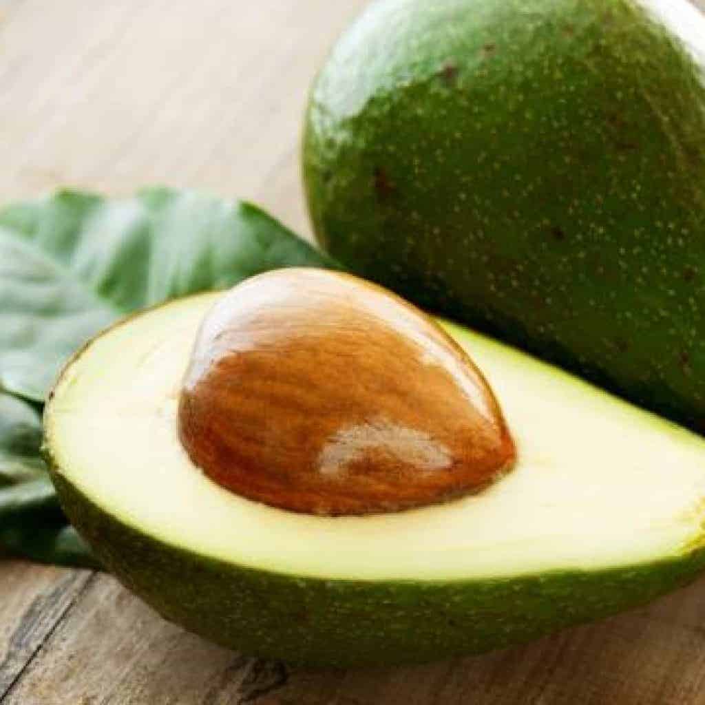 masque capillaire avec un avocat