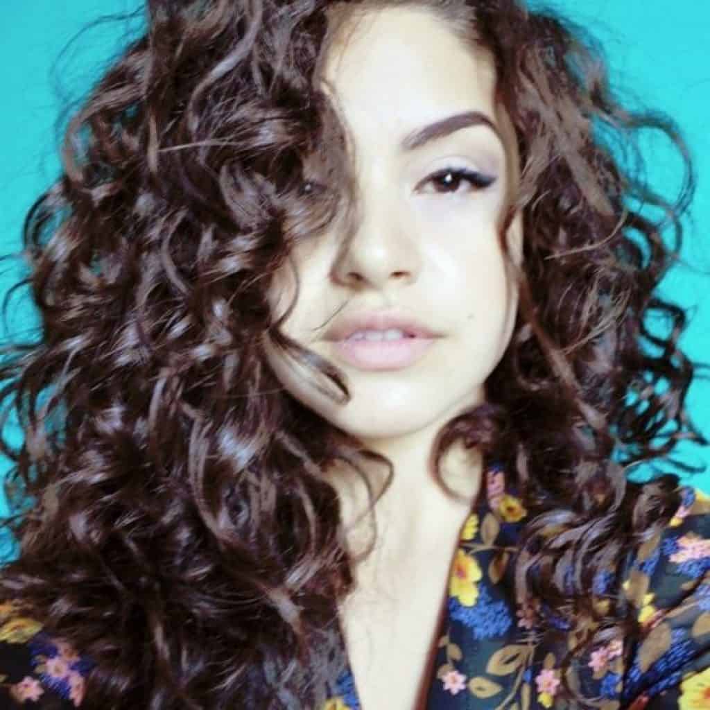 coiffures pour cheveux bouclés ou frisés