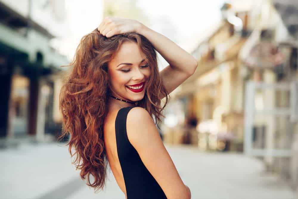 Femme cheveux fins volume
